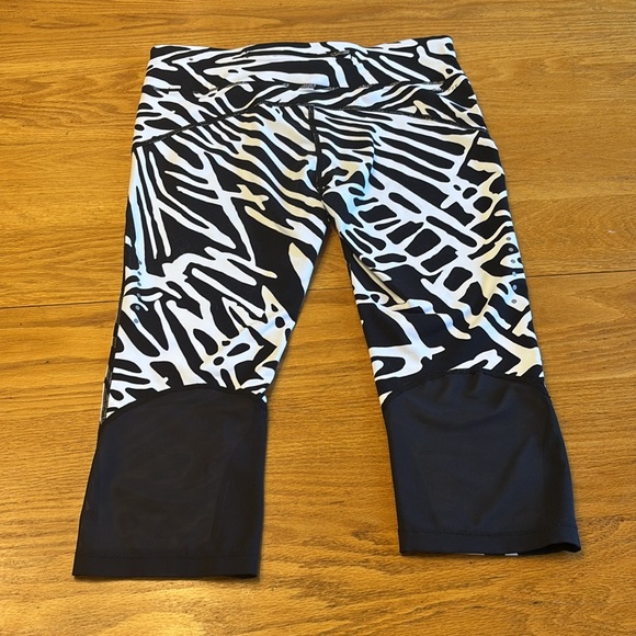Nike Women’s Palm Epic Lux Capris - Picture 7 of 7